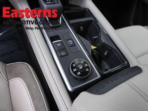 Used 2022 Nissan Pathfinder SL AWD/4WD image 20