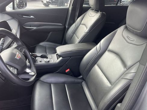Used 2025 Cadillac XT4 Premium Luxury image 9