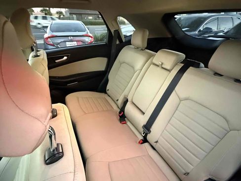 Used 2016 Ford Edge SE image 76