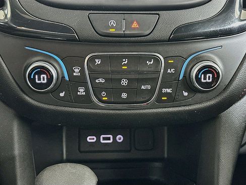 Used 2022 Chevrolet Equinox RS FWD image 16
