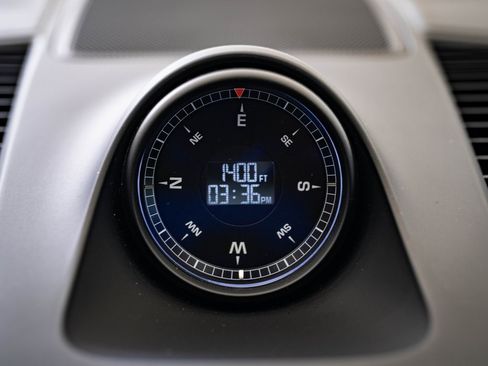 Certified 2023 Porsche Cayenne Platinum Edition image 34