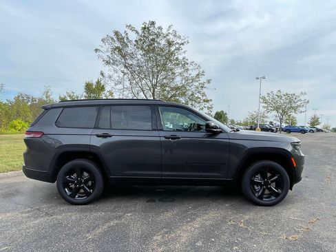 New 2025 Jeep Grand Cherokee L Limited w/ Black Appearance Package image 2