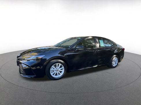 Used 2025 Toyota Camry LE image 7