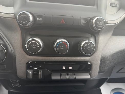 Used 2024 RAM 2500 Tradesman w/ Chrome Appearance Group AWD/4WD image 18