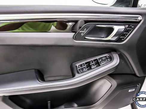 Used 2021 Porsche Macan S w/ Premium Package image 28