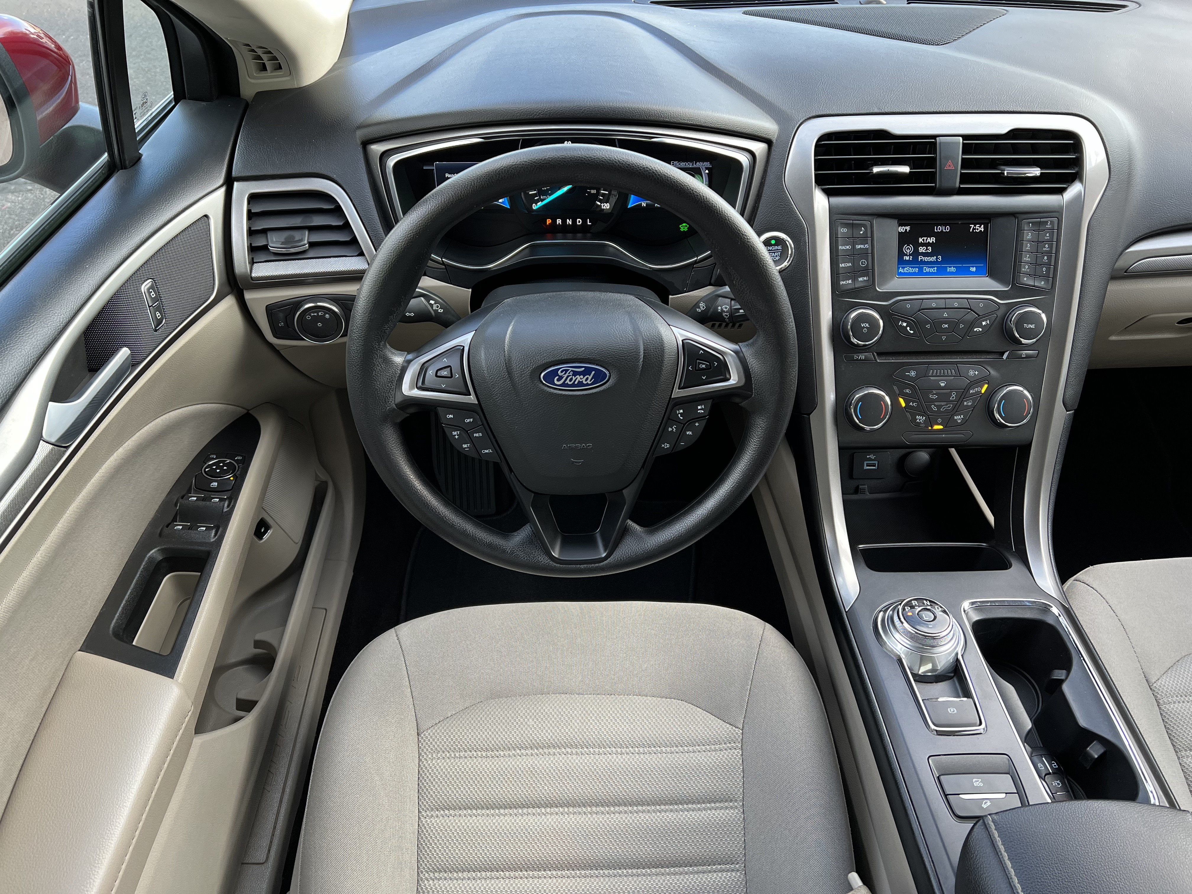 Used 2018 Ford Fusion SE FWD image 11