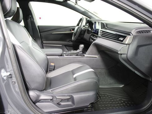 Used 2025 Toyota Camry SE FWD image 9