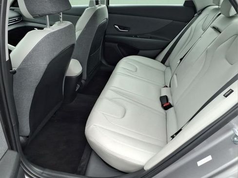 Used 2025 Hyundai Elantra Limited FWD image 17