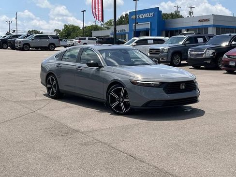 Used 2024 Honda Accord Sport image 2