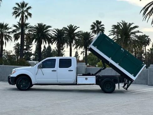 Used 2007 Nissan Frontier SE w/ SE Value Truck Pkg RWD image 2
