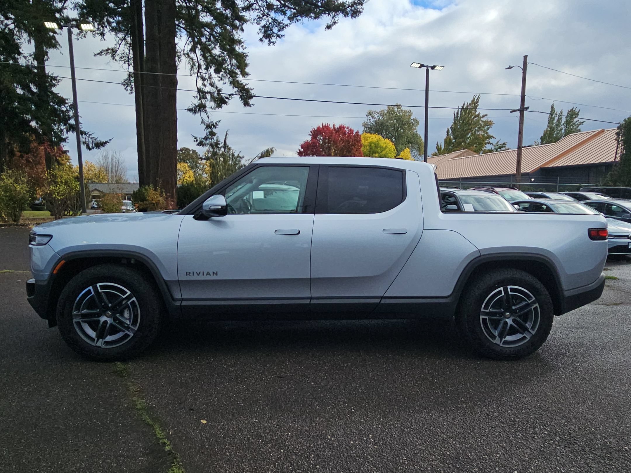Used 2025 Rivian R1T Adventure Dual AWD/4WD image 4
