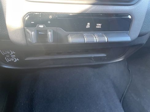 Used 2024 RAM 2500 Big Horn w/ Bed Utility Group image 27