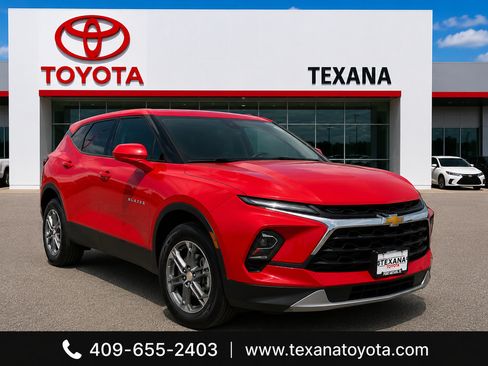 Used 2026 Chevrolet Blazer LT FWD image 1