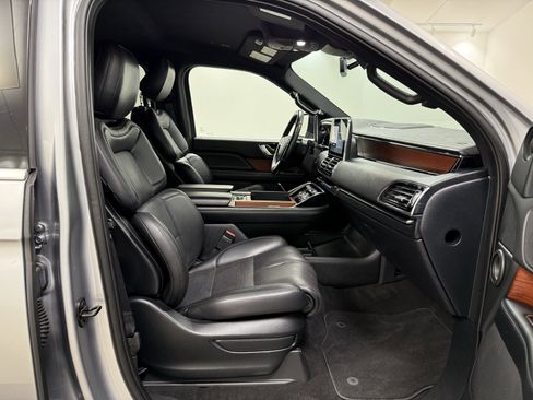 Used 2020 Lincoln Navigator 2WD image 14
