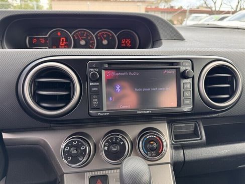 Used 2015 Scion xB FWD image 16