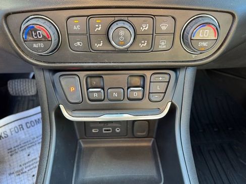 Used 2021 GMC Terrain SLT w/ Infotainment Package II image 17
