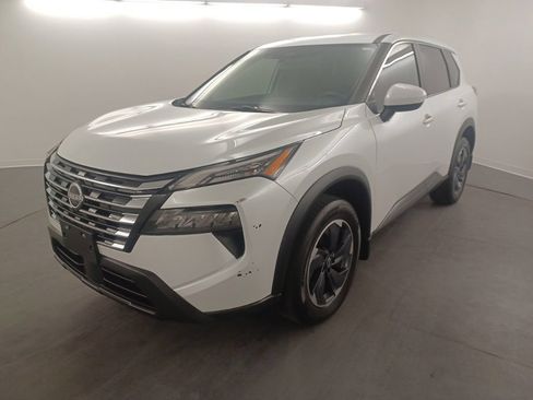 Used 2024 Nissan Rogue SV FWD image 3