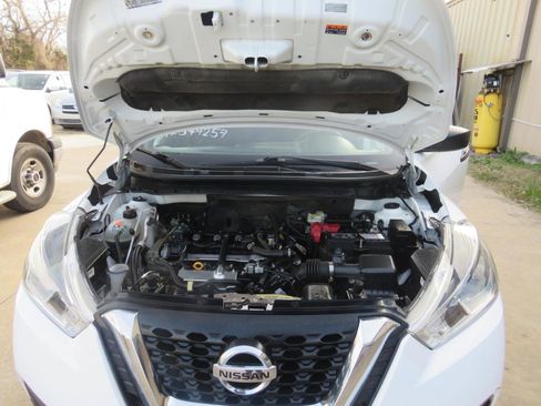 Used 2020 Nissan Kicks S image 27