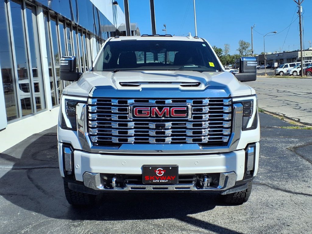 Used 2024 GMC Sierra 2500 Denali w/ Technology Package AWD/4WD image 2