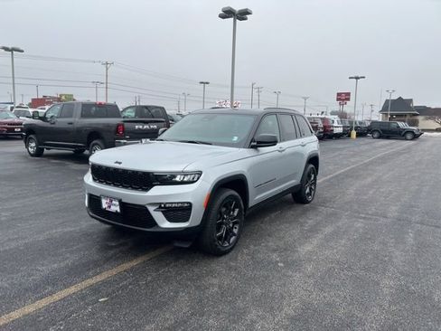 New 2025 Jeep Grand Cherokee Limited image 1