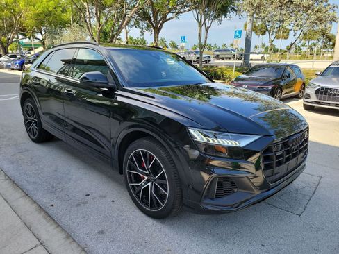 Used 2022 Audi Q8 Prestige w/ Prestige Package AWD/4WD image 2