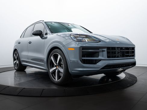New 2025 Porsche Cayenne GTS image 9