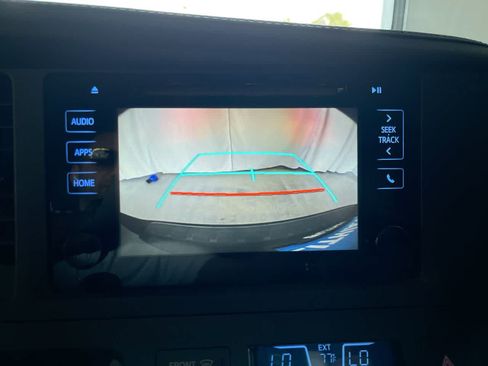 Used 2015 Toyota Sienna SE FWD image 17