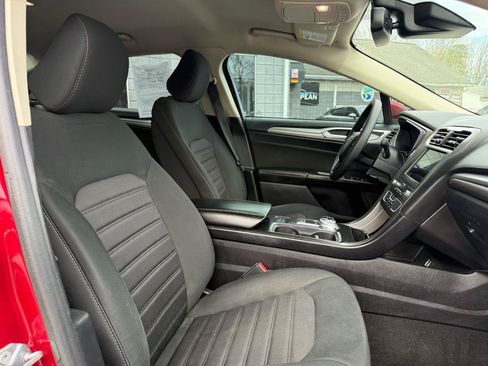Used 2020 Ford Fusion SE FWD image 11