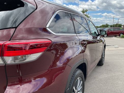 Used 2017 Toyota Highlander XLE AWD/4WD image 8