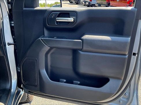 Used 2019 Chevrolet Silverado 1500 Custom Trail Boss w/ Custom Convenience Package AWD/4WD image 12