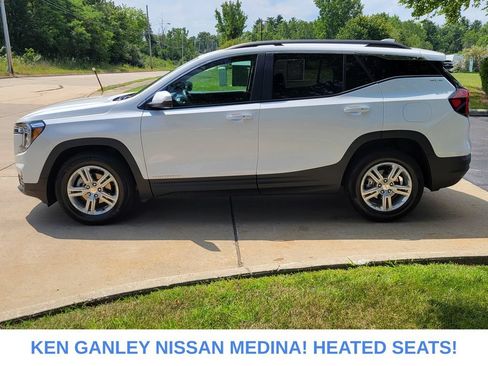 Used 2024 GMC Terrain SLE w/ Driver Convenience Package FWD image 6