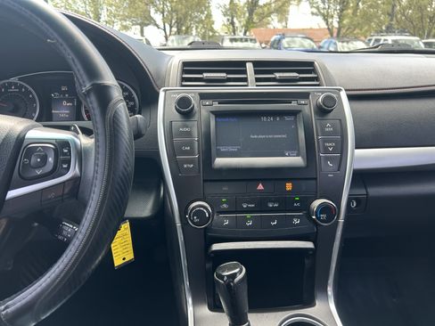 Used 2017 Toyota Camry SE image 18