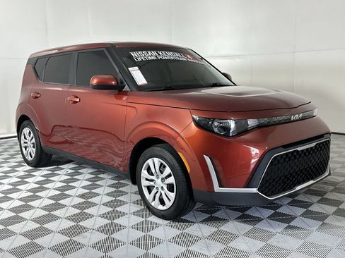 Used 2023 Kia Soul LX FWD image 2