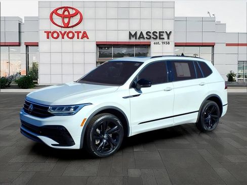 Used 2023 Volkswagen Tiguan SE R-Line image 7