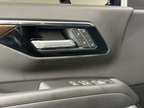 Used 2025 Chevrolet Tahoe High Country AWD/4WD image 20