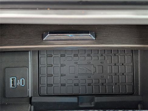 Used 2024 Ford Expedition Limited image 28