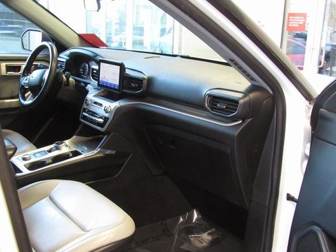 Used 2021 Ford Explorer XLT w/ Equipment Group 202A image 19