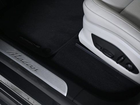 Certified 2025 Porsche Macan Electric image 22