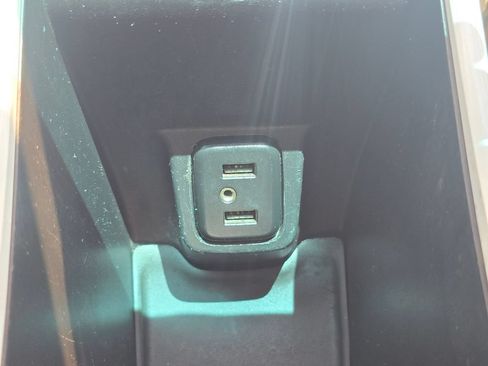 Used 2020 Chevrolet Bolt LT FWD image 28