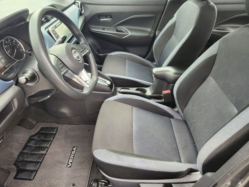 Used 2025 Nissan Versa SV image 9