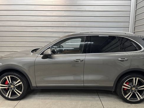 Used 2015 Porsche Cayenne Turbo AWD/4WD image 7