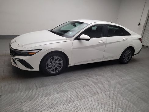 Used 2024 Hyundai Elantra SEL FWD image 2