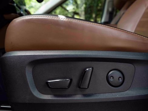 Used 2023 Nissan Pathfinder Platinum FWD image 40