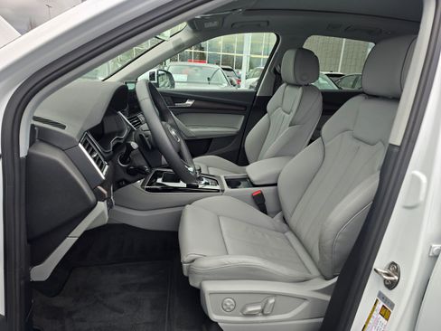 Certified 2025 Audi Q5 2.0T Premium Plus w/ Premium Plus Package AWD/4WD image 12