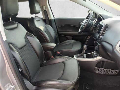 Used 2019 Jeep Compass Latitude image 16