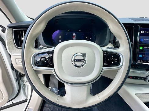 Used 2022 Volvo XC60 B5 Inscription w/ Advanced Package image 11