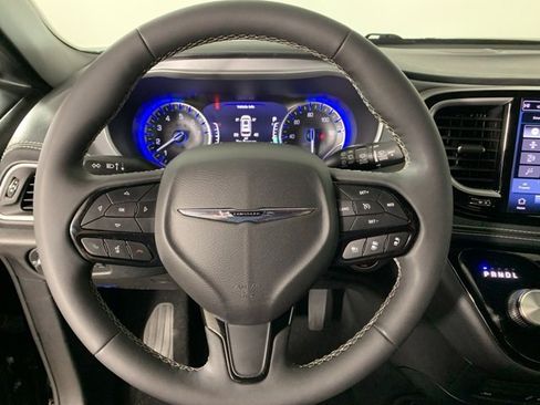 Used 2024 Chrysler Pacifica Touring-L w/ Uconnect Theater Family Group image 23