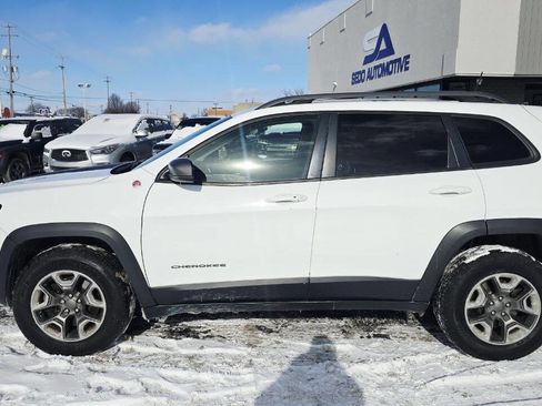 Used 2019 Jeep Cherokee Trailhawk w/ Comfort/Convenience Group image 3