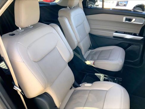 Used 2021 Ford Explorer Limited image 18