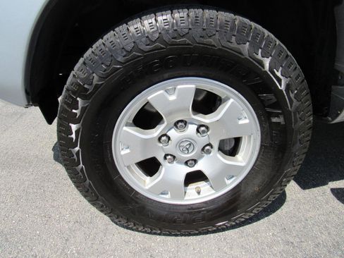 Used 2013 Toyota Tacoma 4x4 Double Cab w/ TRD Off-Road Pkg image 12
